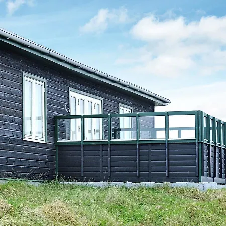 Two-bedroom Holiday In 11